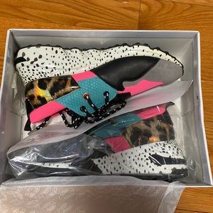 Steve Madden printed sneakers